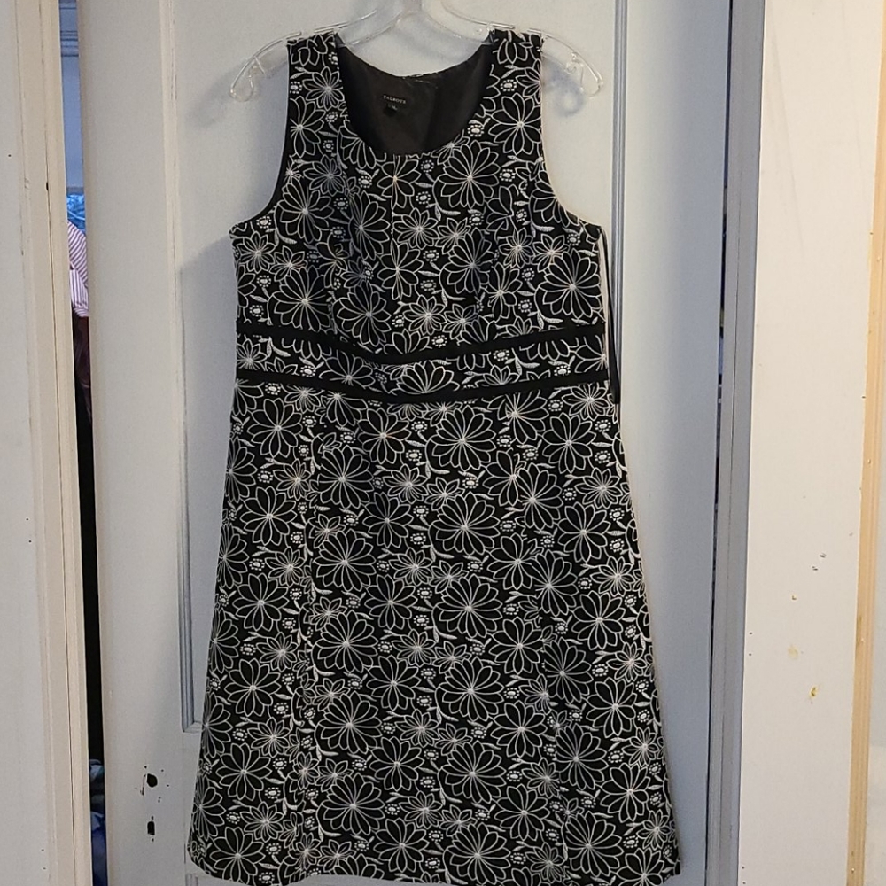 FINAL PRICE Fun embroidered dress